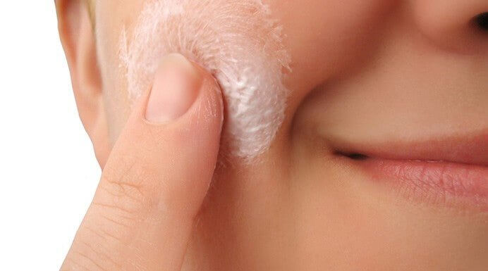 MD Brightening Cream apply